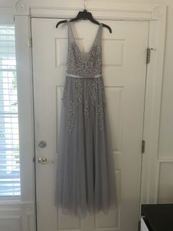 Beautiful Never Worn Women/Junior size 4 formal gown. size XS-S
