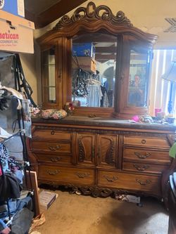 Beautiful well made bedroom set