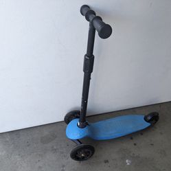 Toddler Scooter, Three-wheel, Wheels Light Up, Blue