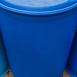 Rain Barrel barreles drums plastic like new and very clean perfect for rain water for yout garden water collection this are in super clean condition 1