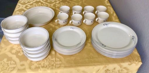 Lenox Chinastone 8 Service Dinner Set 