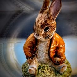 
Royal Doulton Beatrix Potter Ben Bunny Sat on a Bank (Head Down) Beswick
