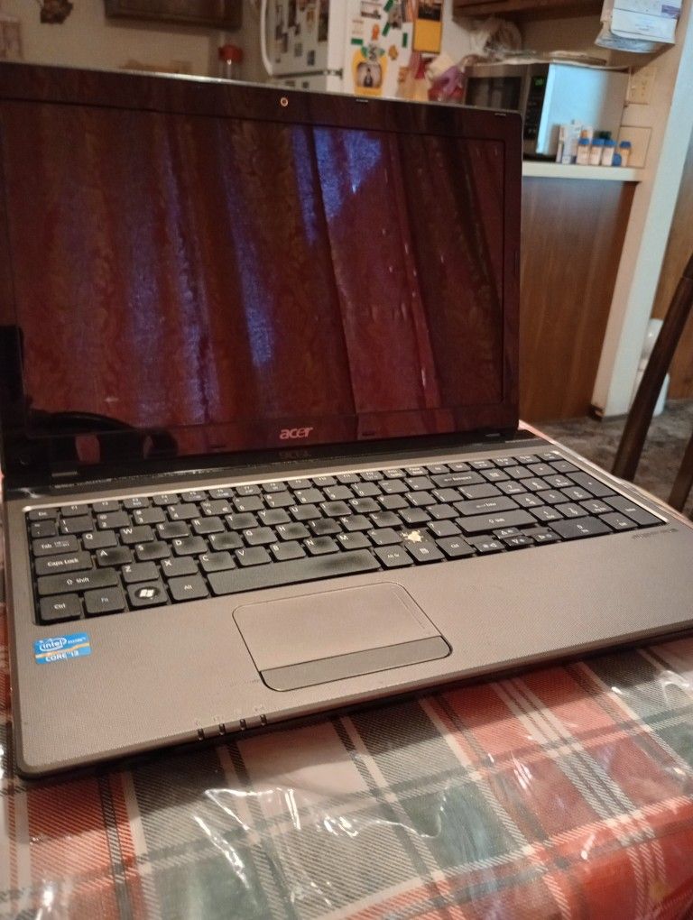 Used Acer Aspire 5750 Laptop i3-2310M 2.1 GHz 3 GB RAM
