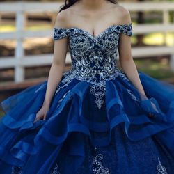 Royal Blue Quince Dress  and ramo Azul