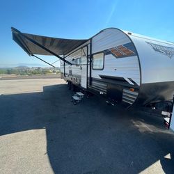 2021 Wildwood X Lite Travel Trailer - Fully Loaded With Solar