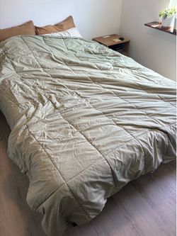 Bed/bedframe