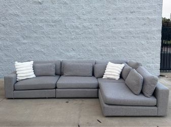 Gray modular sectional couch - High Fashion Home