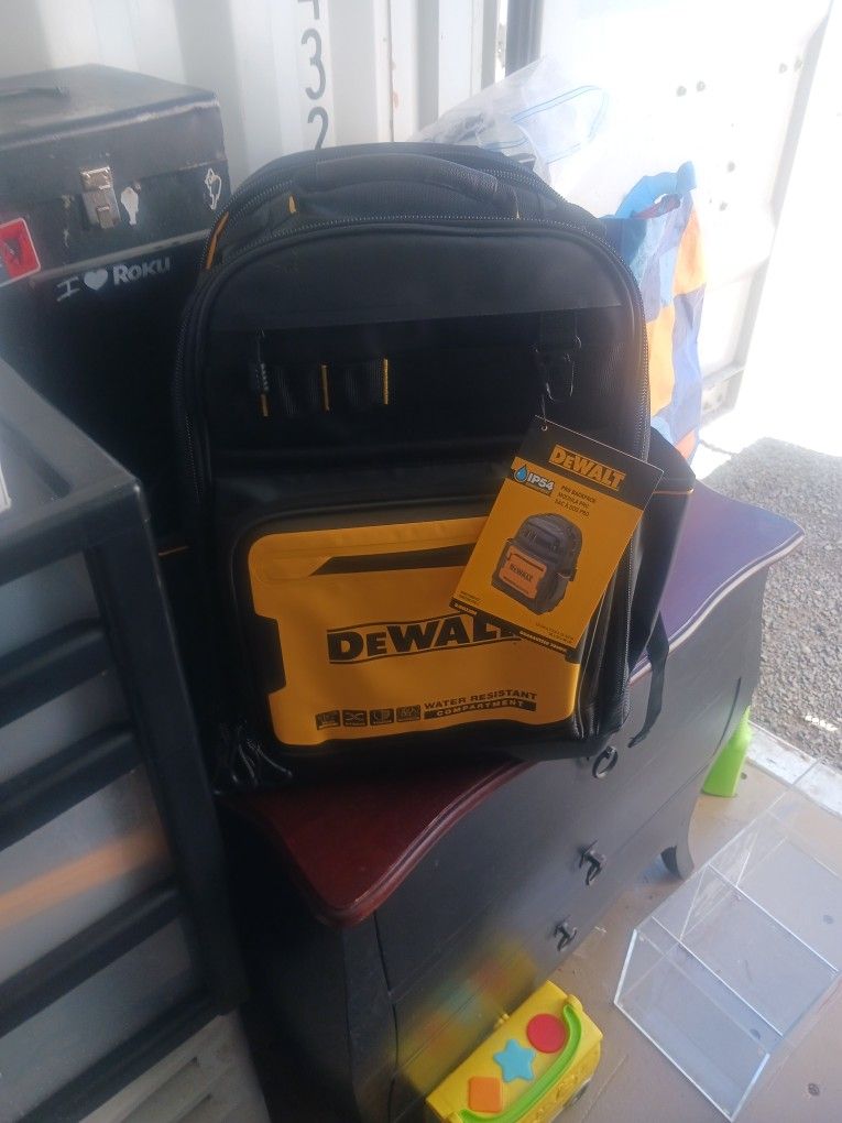 Nwt DeWalt Pack