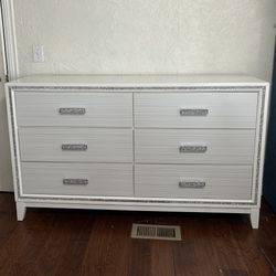 Dresser White With Glitter 