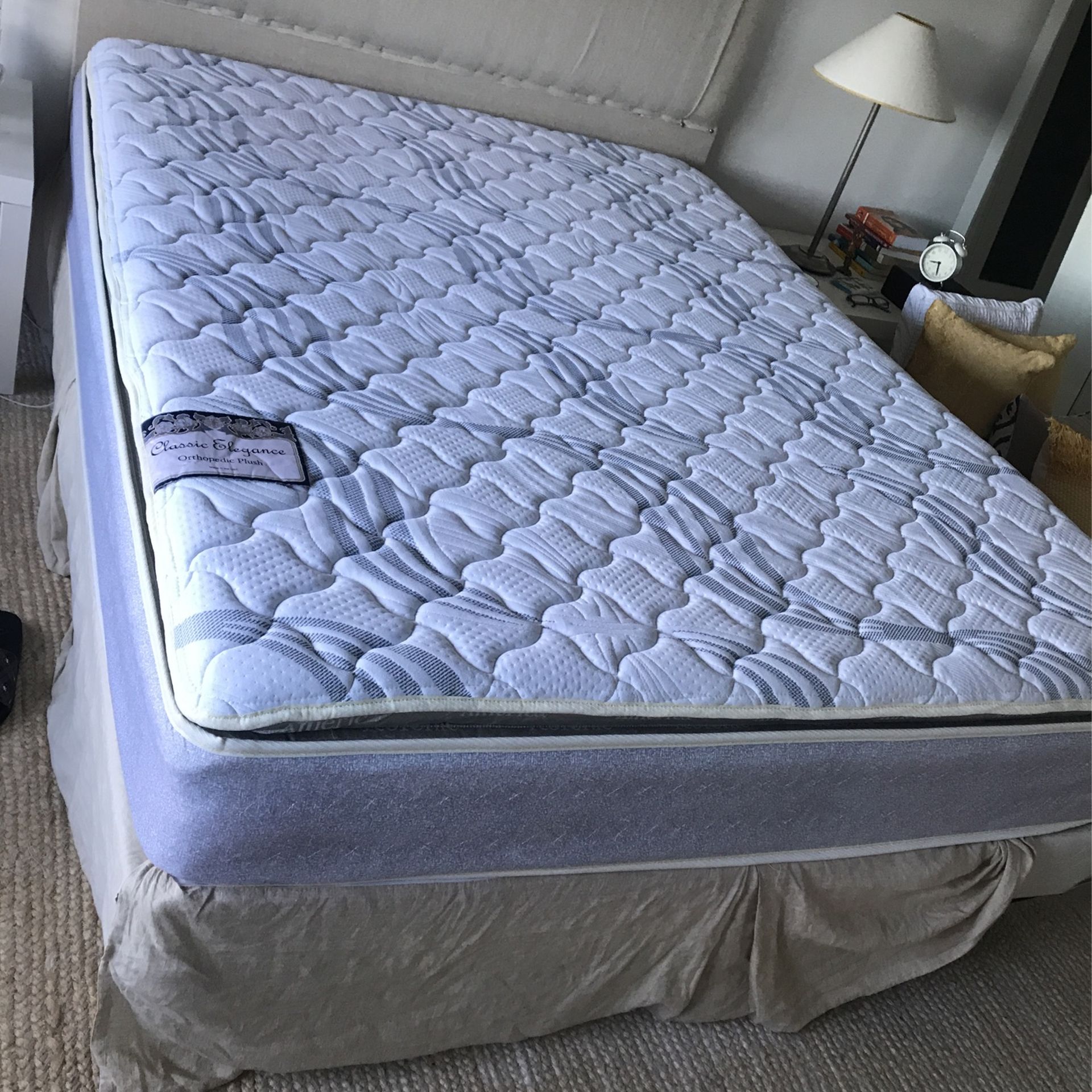 Colchón Queen Y Base En Perfecto Estado