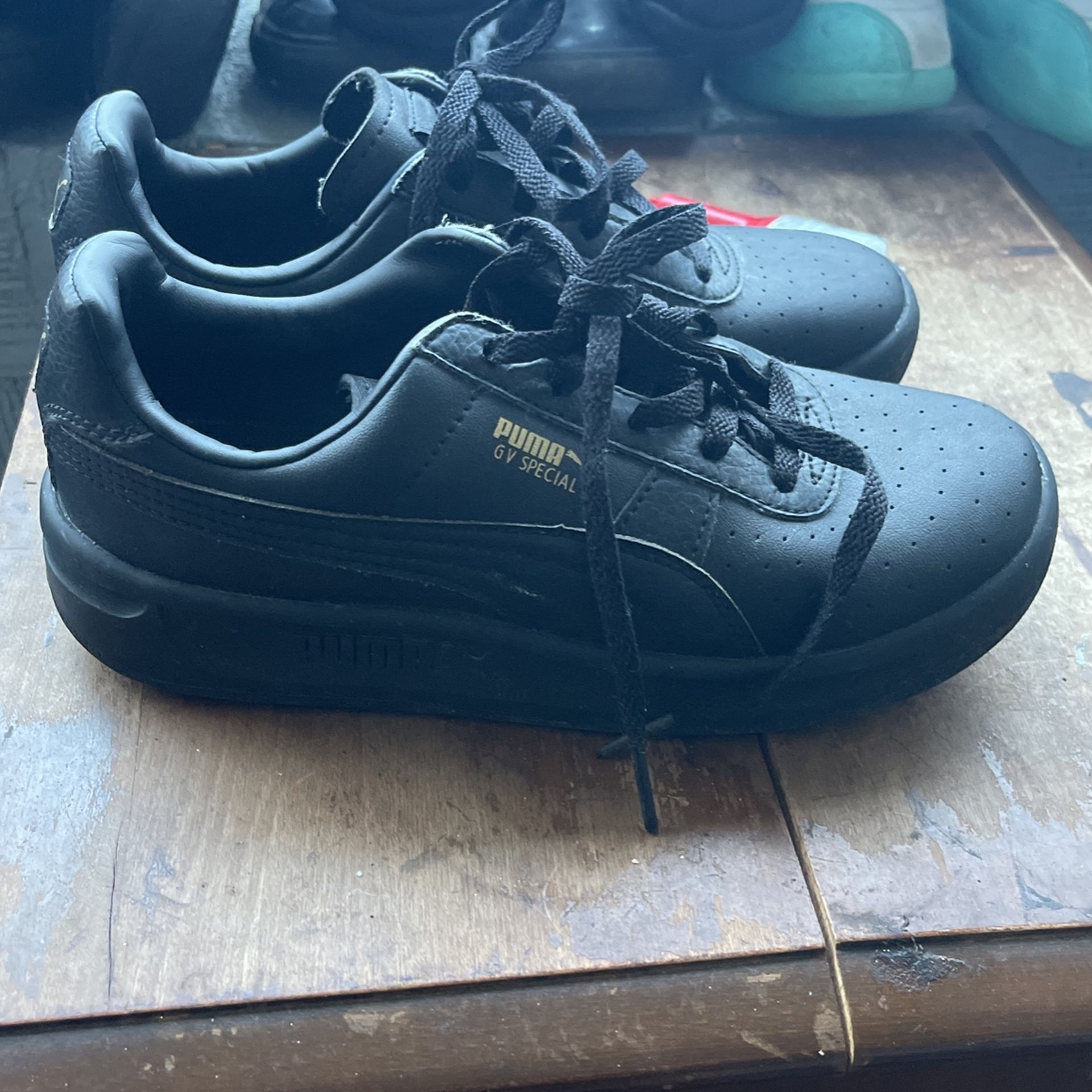 Kids Pumas Size 3