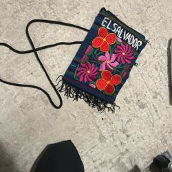 Handmaid, El Salvador, Strand Pack