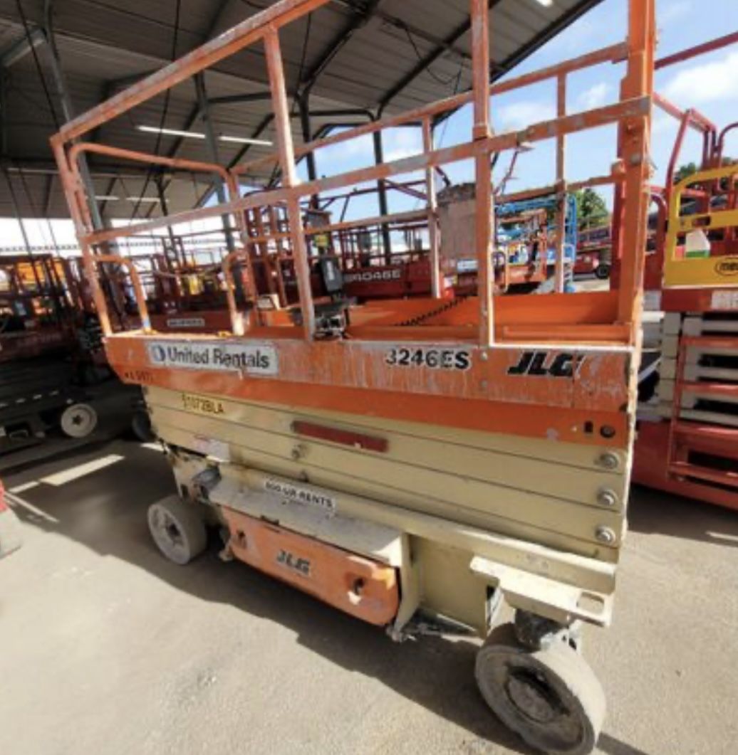 JLG Electric Scissor Lift 32’