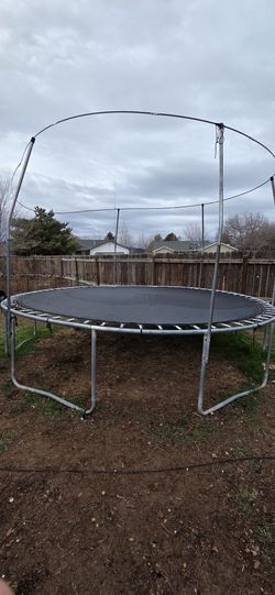 14 Ft Trampoline 