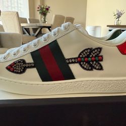 Gucci Low Top Size European 35/ US Size 5 Women's Brand New