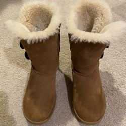 Women’s boots size 8