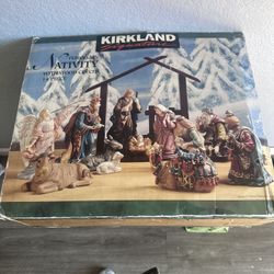 Porcelain Nativity With Wood Crèche 14 Piece