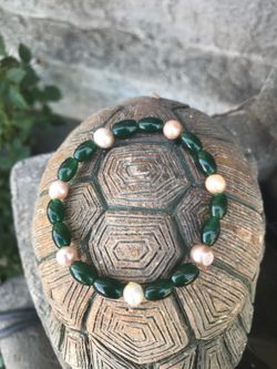 Jade and freshwater pearl stretch bracelet size 7 inches