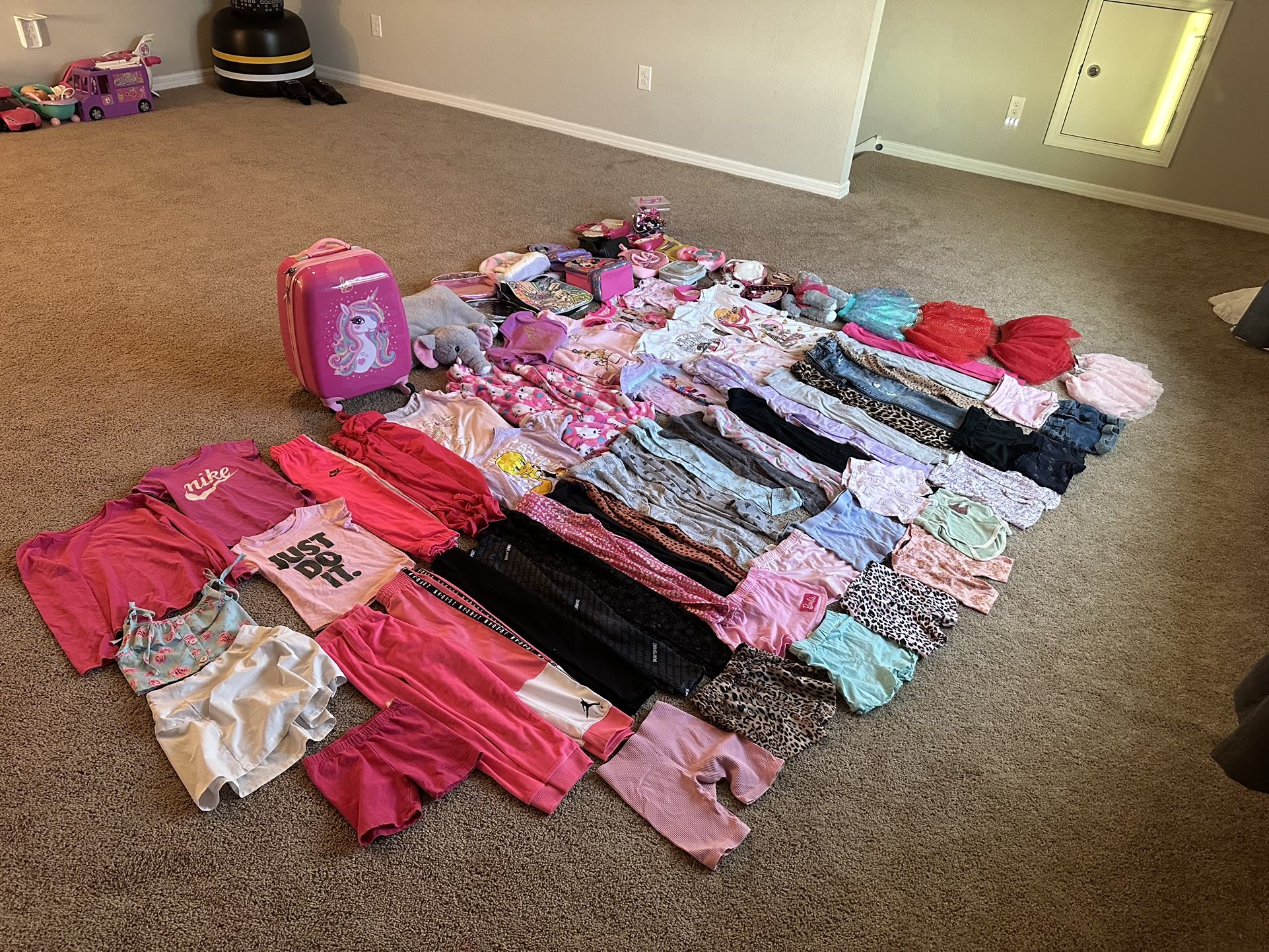 5-6t Outfit With Lot Off Stuff