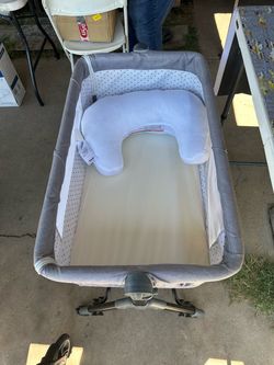 Baby Bassinet- Like New