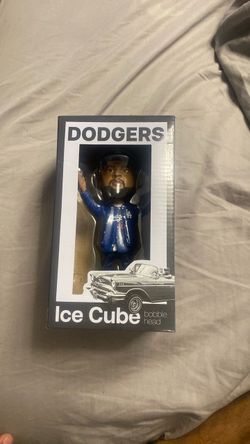 Ice cube bobble head