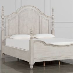 Living Spaces Kincaid White Queen Wood Poster Bed 
