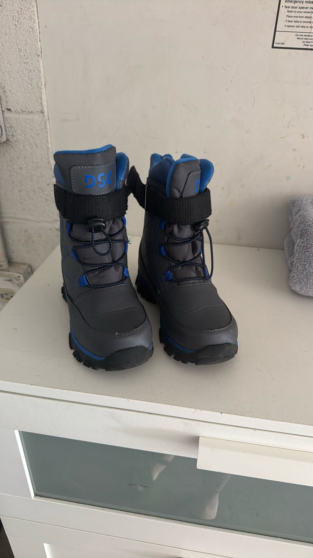 Winter Boots For Boy / Size 3 ( worn once )