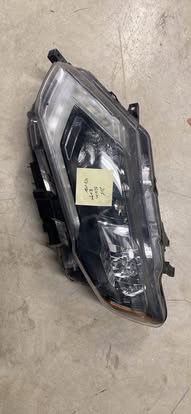 2018 NISSAN ROUGE DRIVER SIDE HEADLIGHT