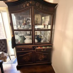 China Cabinet / China Hutch