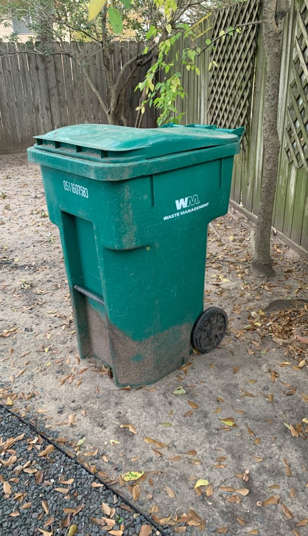 Trash can for Sale in Houston, TX OfferUp