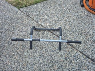Pull up bar adonis