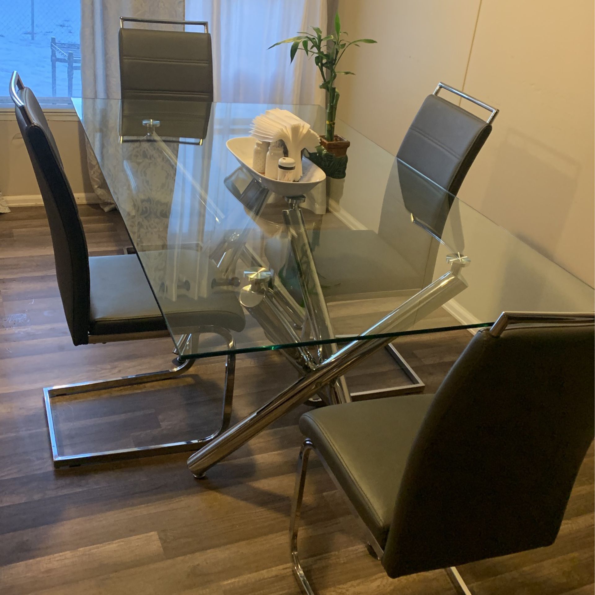 Glass table with 4 chairs