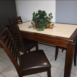 Dining Table - Tile Top - Excellent Condition!