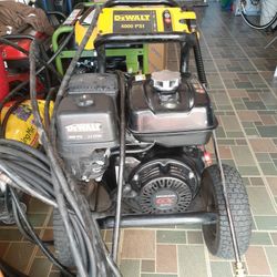 Dewalt 4000 Psi With Honda engine 2 Hoses new Gun Tips Included 