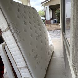 Sterns And Fosters King Size Mattress And Box Springs