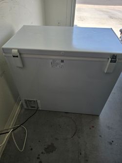 Hotpoint HH M7SM AWW Chest Freezer