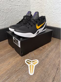 Nike Kobe IX Elite Low EM Protro "Lakers Away"Colorway: Black / University Gold / White / Court PurpleStyle Code: IH1401-002Size: Men's 8.5 (Women's 1