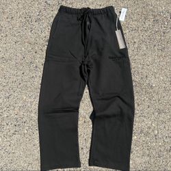 🔥 FEAR OF GOD ESSENTIALS SWEATPANTS – BLACK – SIZE L (NEW)