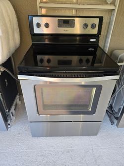 Whirlpool 30″ Stainless Steel Electric Stove — Works Great