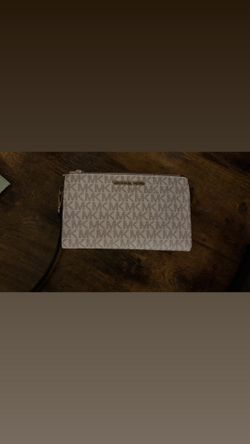 Michael Kors wristlet wallet