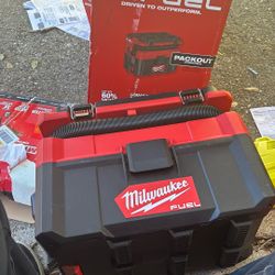 Milwaukee 0970-20 M18 FUEL PACKOUT 2.5 Gal. Cordless Wet Vacuum Tool ONly