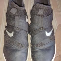 NIKE Men's LEBRON Soldier 12  Black Basketball Shoes Sneakers Sz 11 1/2 