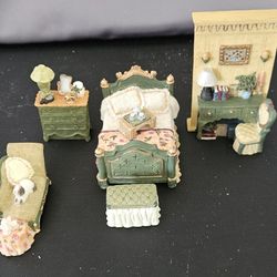 2001 AVON Miniature Bedroom Set