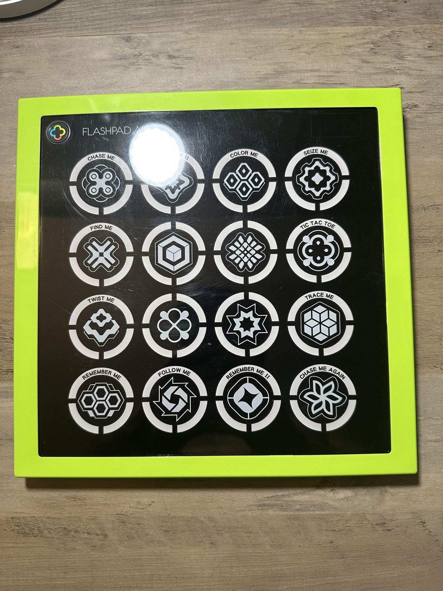 FLASHPAD AIR ( GREEN ) Air Touch - Electronic Handheld Game By VIRZTEX