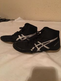 Wrestling shoes size 6