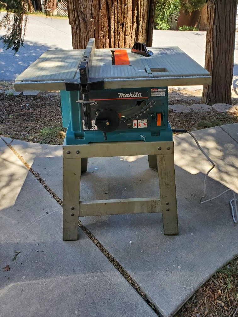 Makita 2703 Table Saw With Stand