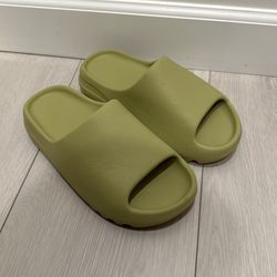 YEEZY SLIDES