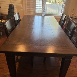 Dining Table In Very Good.  Condition 