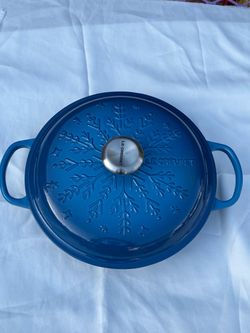 Le Creuset Noël Collection Signature Snowflake Christmas Braiser Marseille 2.2 L