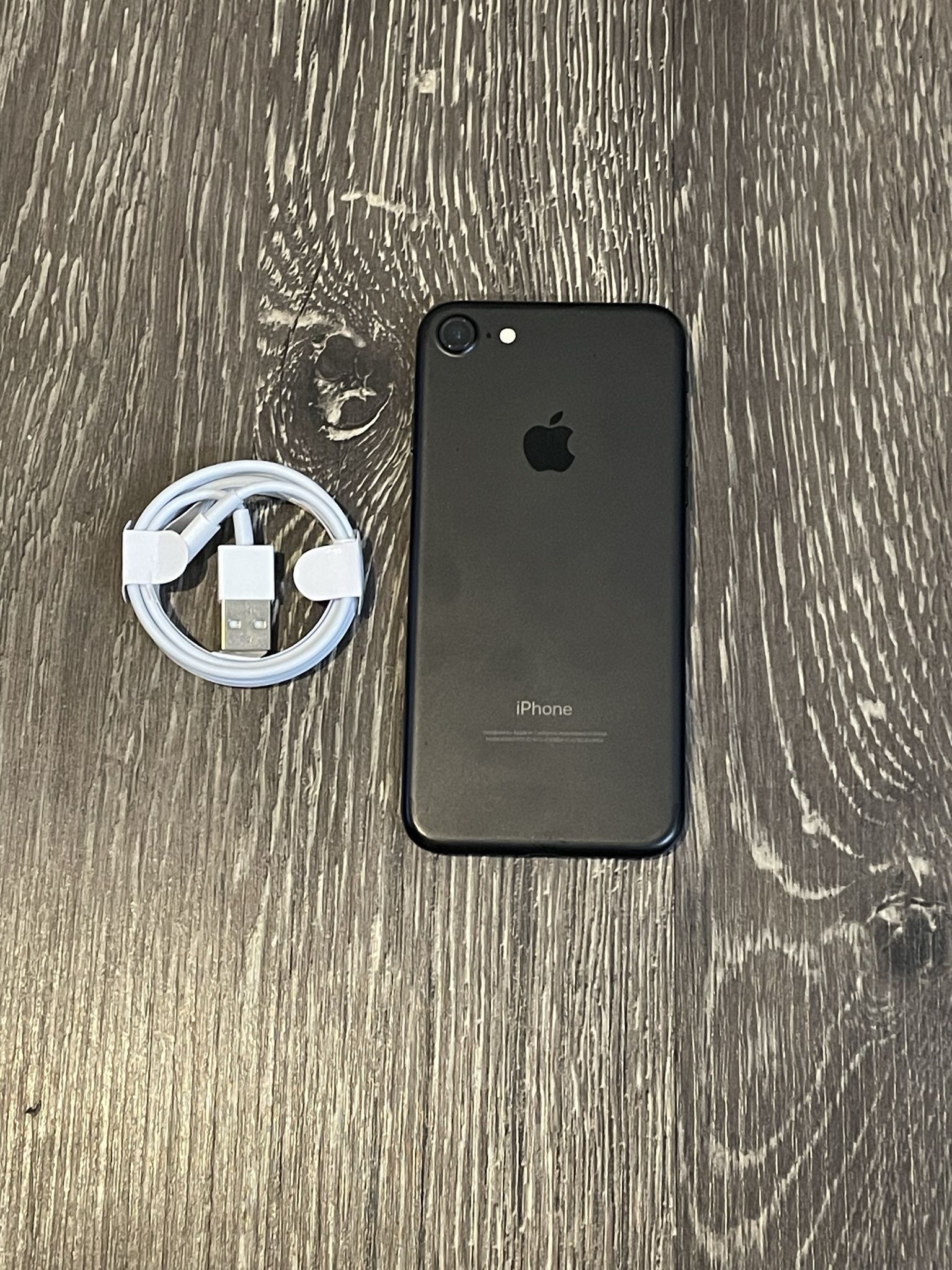 iPhone 7 UNLOCKED FOR ANY CARRIER!